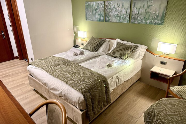 Room 12 of 60
