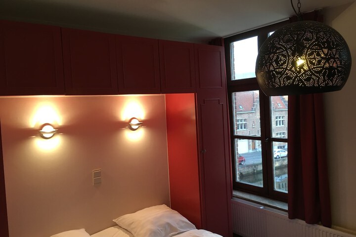 Room 4 of 36