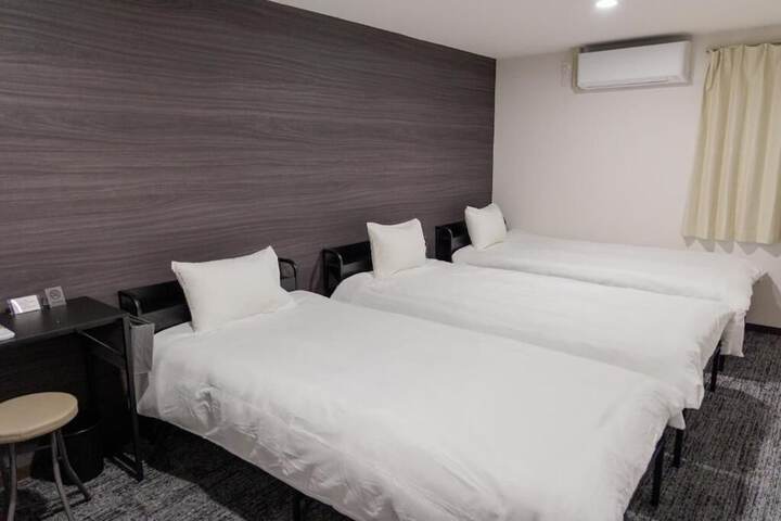 Room 6 of 14