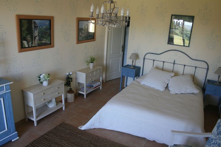 Room 2 of 27