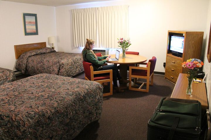 Room 4 of 32