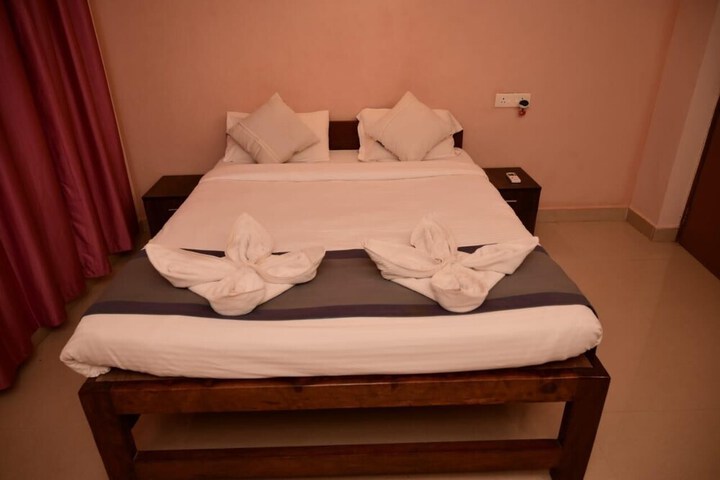 Room 7 of 9
