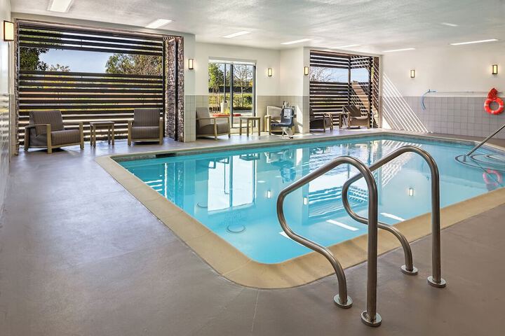 Indoor/outdoor pool