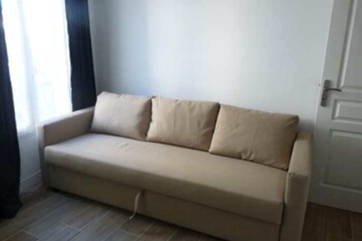 Room 9 of 32
