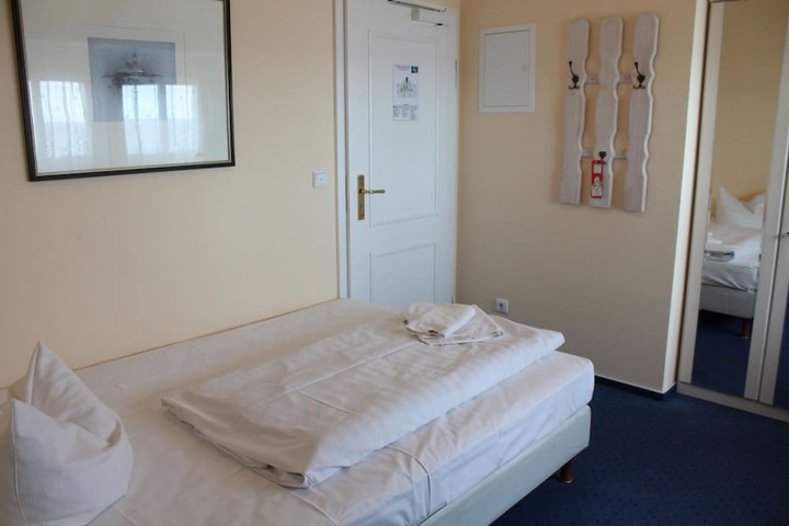 Room 7 of 31