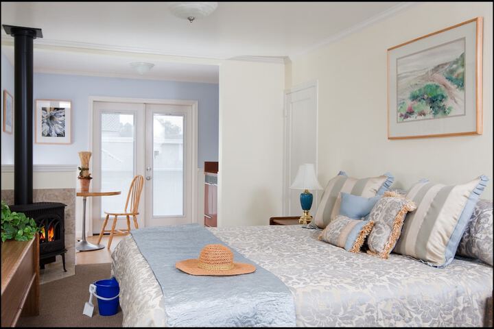 Room 4 of 97