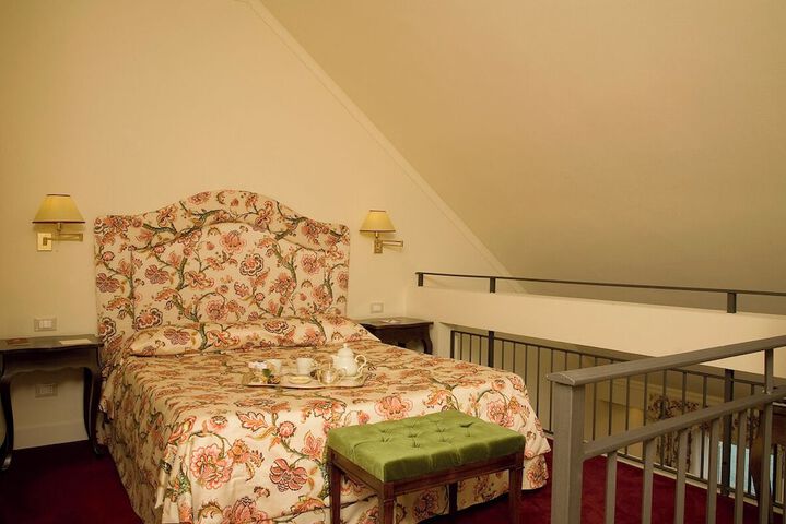 Room 18 of 77