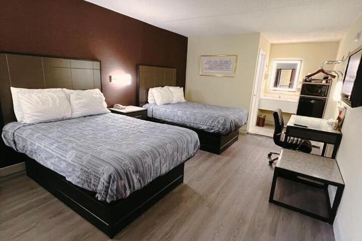 2 Double Beds (5 of 8)