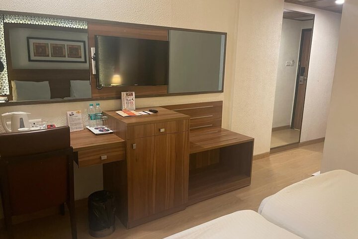 Room 13 of 30