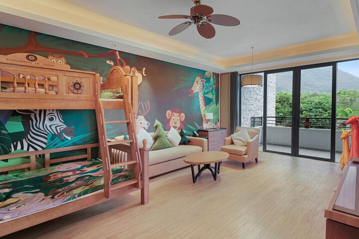 Room 27 of 163
