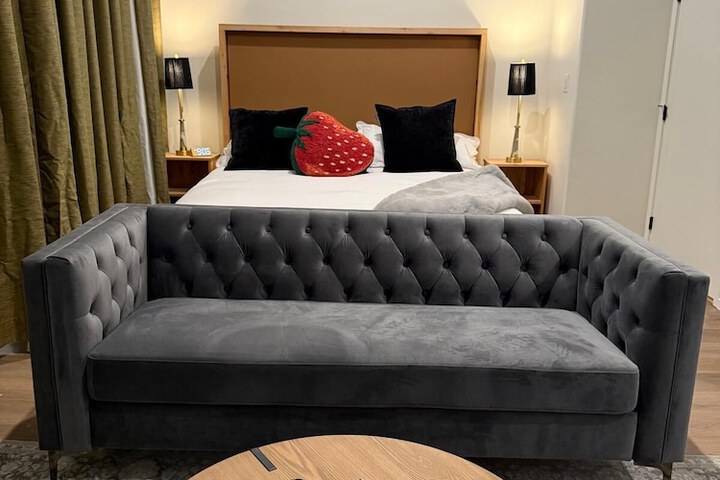 Room 52 of 153
