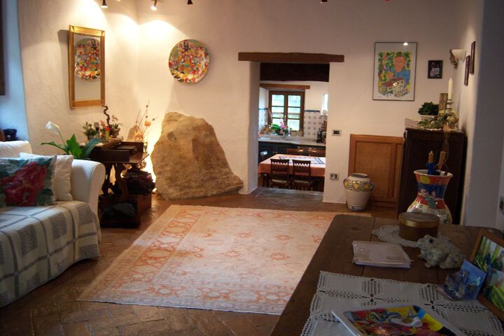Room 27 of 68