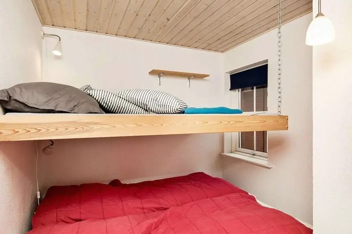 Room 3 of 10