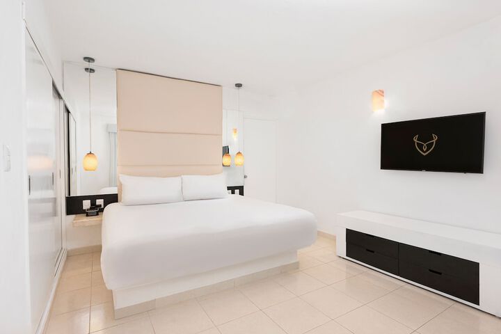 Room 6 of 105