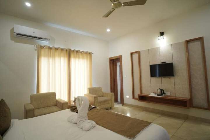 Room 4 of 38