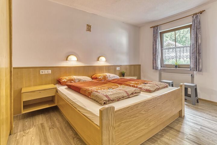 Room 4 of 27