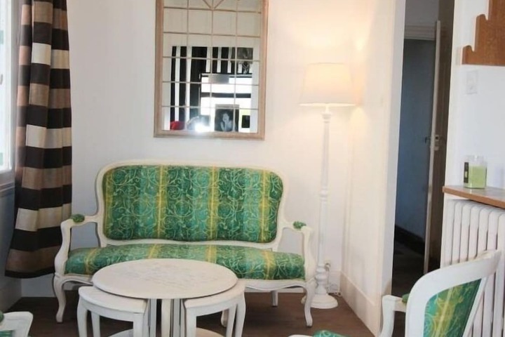 Lounge 146 of 164