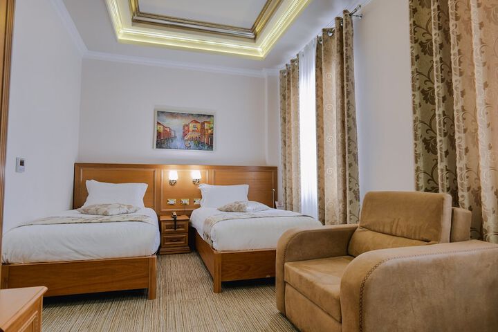 Room 12 of 79