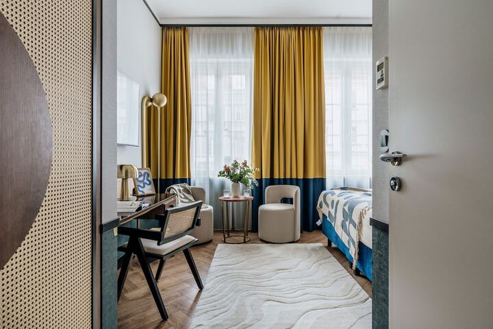 Room 3 of 224