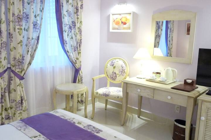 Room 6 of 51