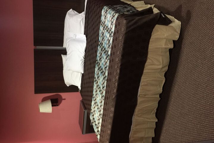 Room 10 of 27