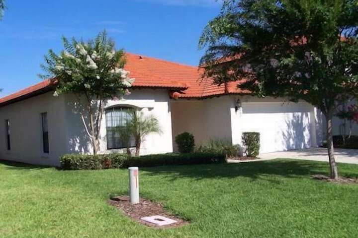 Hotel Exterior 16 of 17