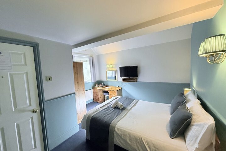 Room 10 of 32