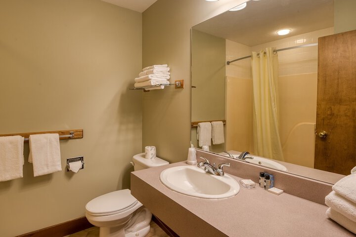 Superior King Lakeside with Shared Balcony (6 of 64)