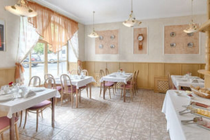 Dining 42 of 44