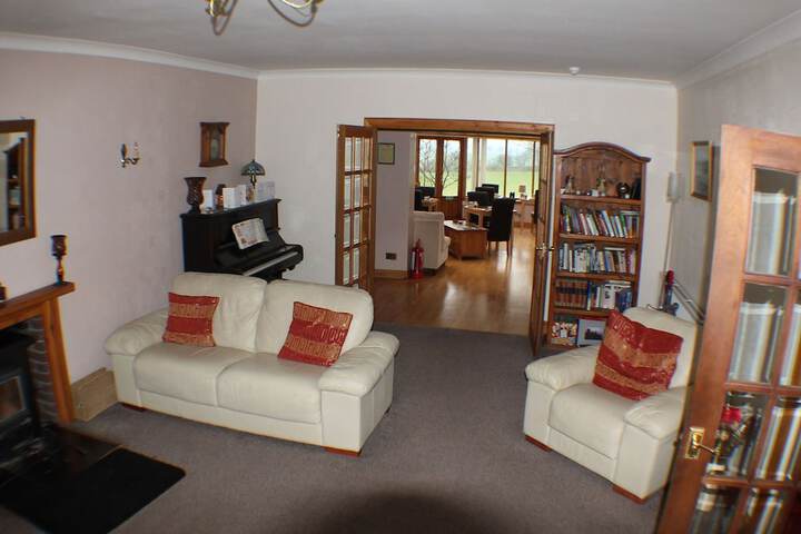 Lounge 10 of 15