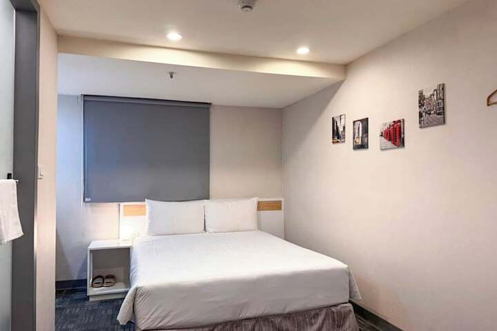Room 37 of 60