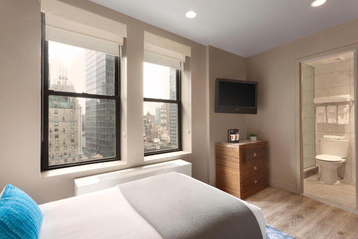 Double or Twin Bed (1 of 3)