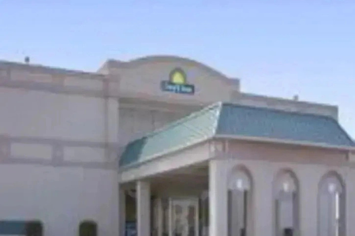 Exterior of Budget Host Inn Quincy