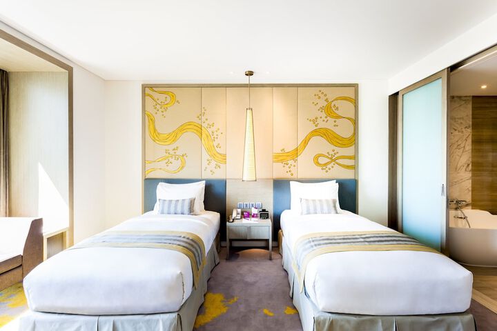 Room 13 of 250