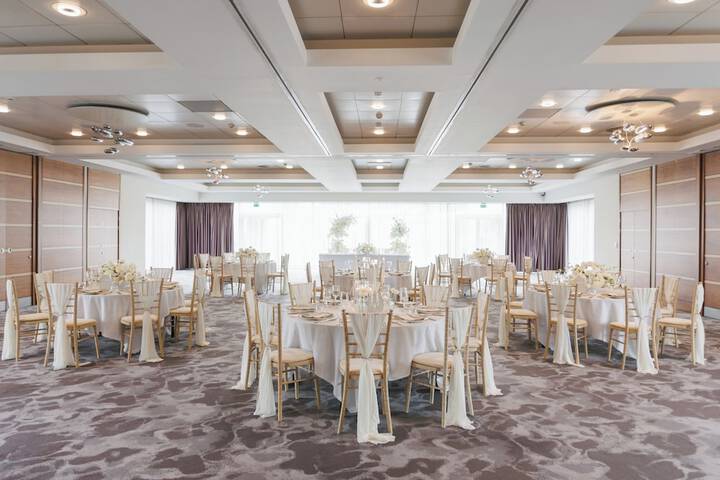 Ballroom/Hall 32 of 38