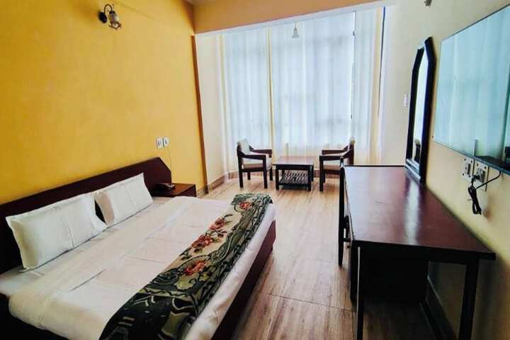 Room 8 of 12
