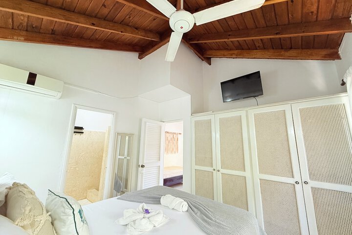 Room 45 of 213