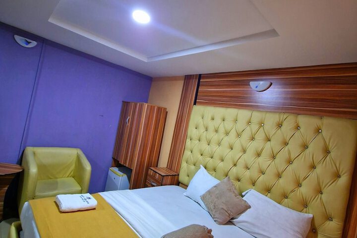 Room 7 of 19