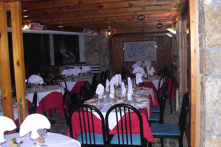 Dining 30 of 61