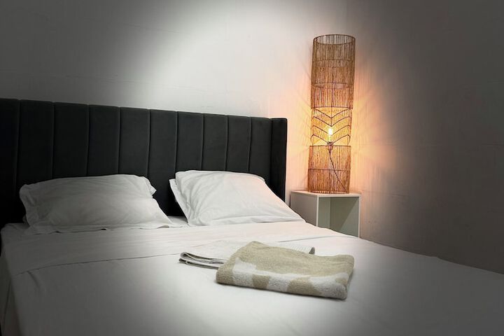 Room 15 of 33