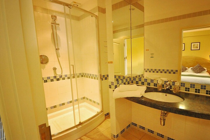 Room 43 of 65