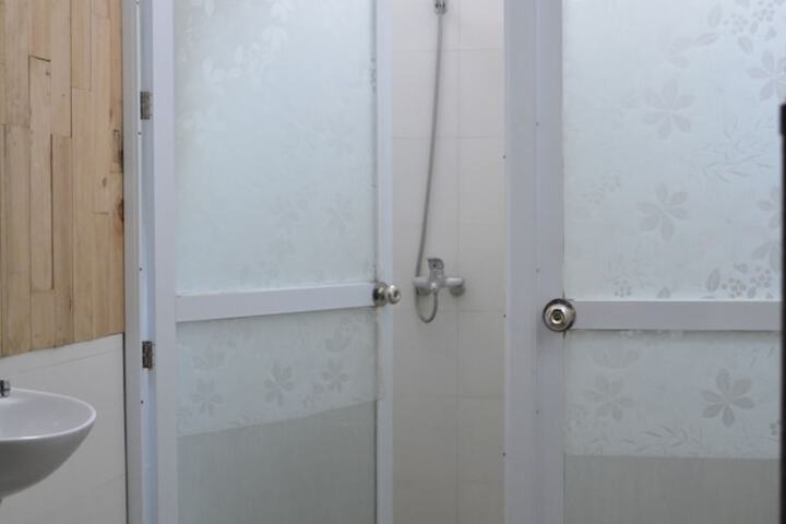 Room 14 of 28
