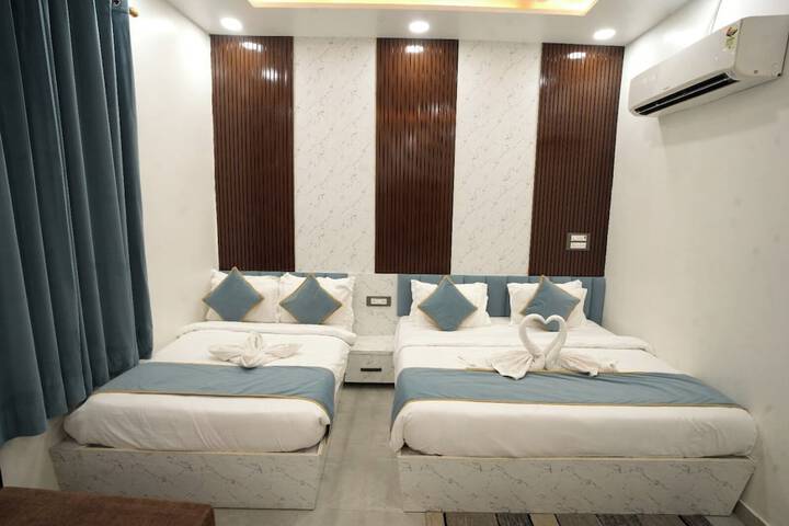 Room 6 of 13