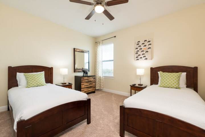 Room 6 of 36