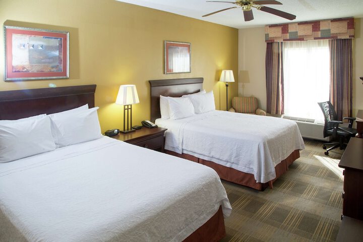 2 Queen Beds (10 of 16)