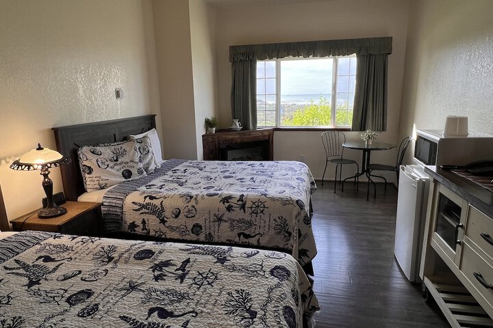 Standard Room, King or Two Doubles (4 of 16)