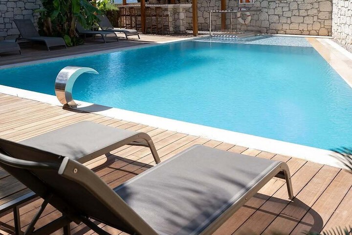 Pool 24 of 31