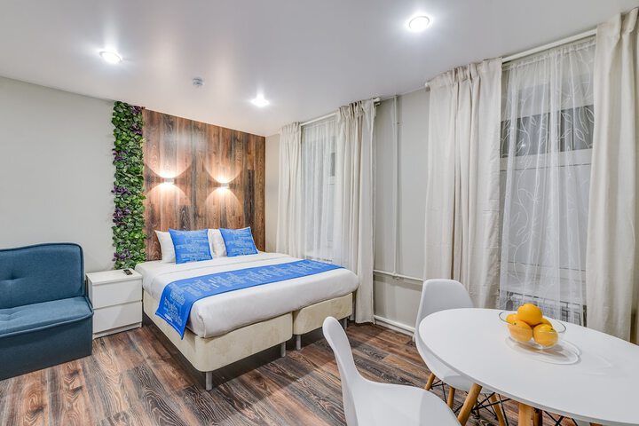 Room 5 of 12