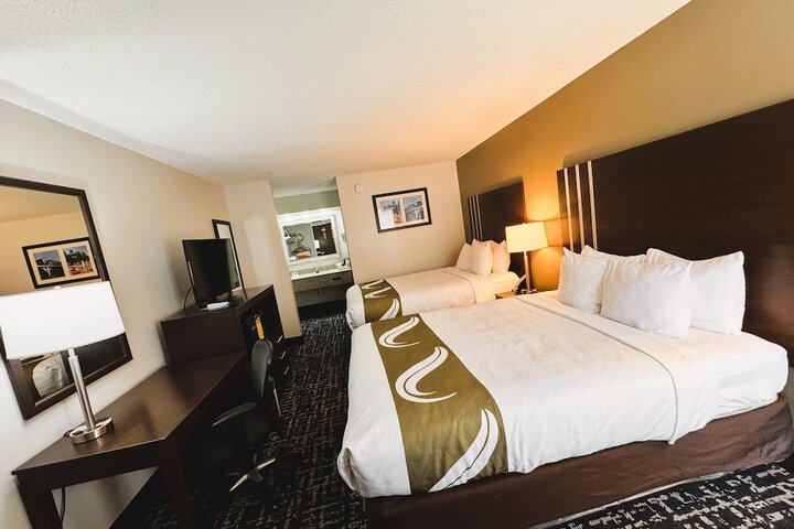 2 Queen Beds (4 of 21)