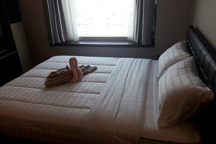 Room 2 of 34